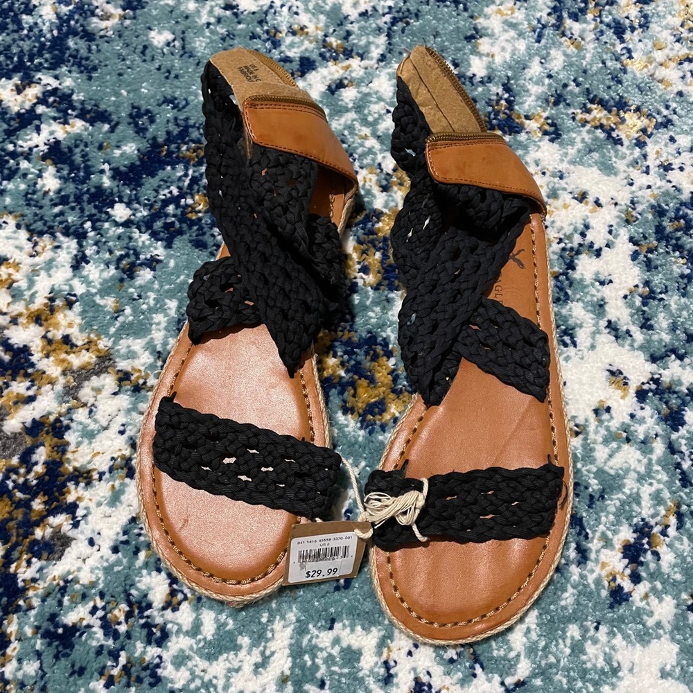 American Eagle Sandals